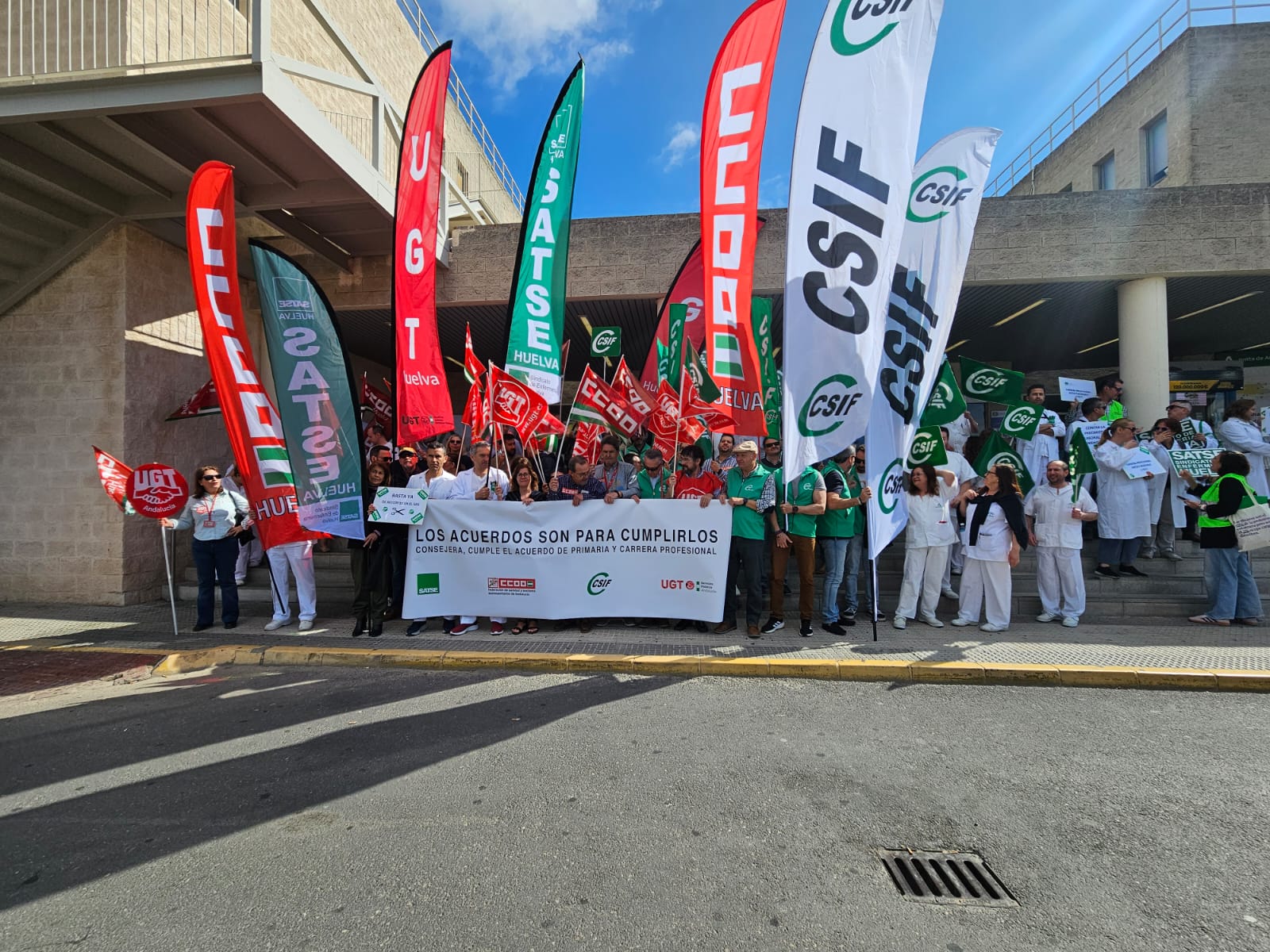 Concentración en el Hospital Juan Ramón Jiménez de Huelva